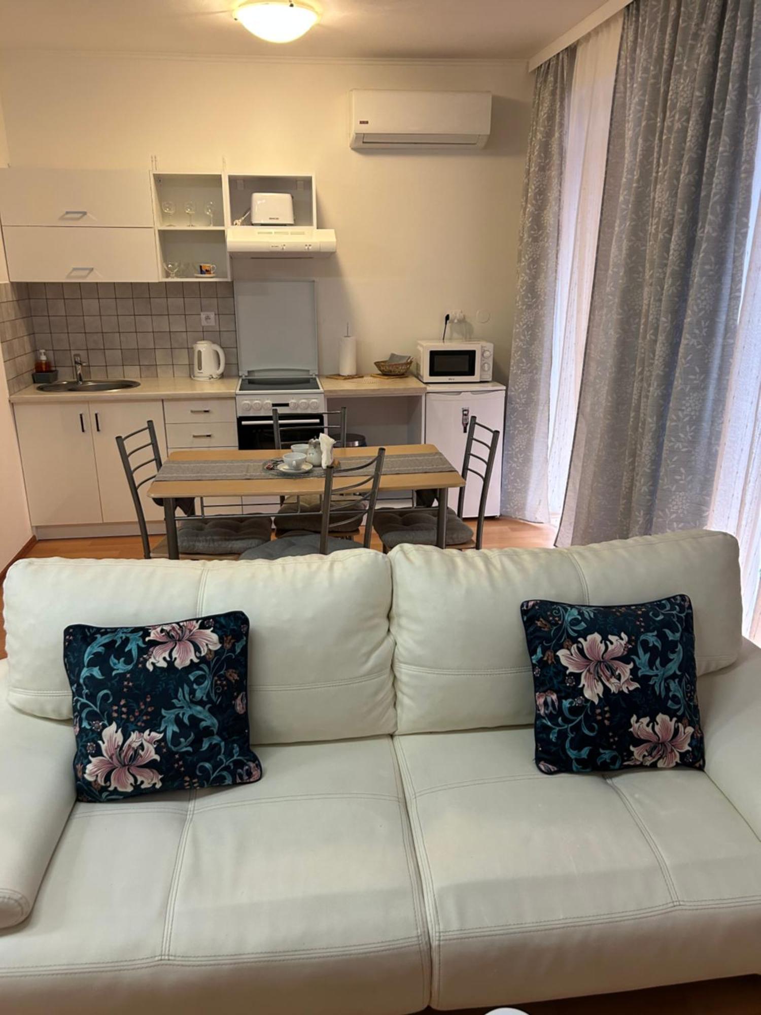 Konde Apartments D ดูนาจสก้า สเตรด้า ภายนอก รูปภาพ